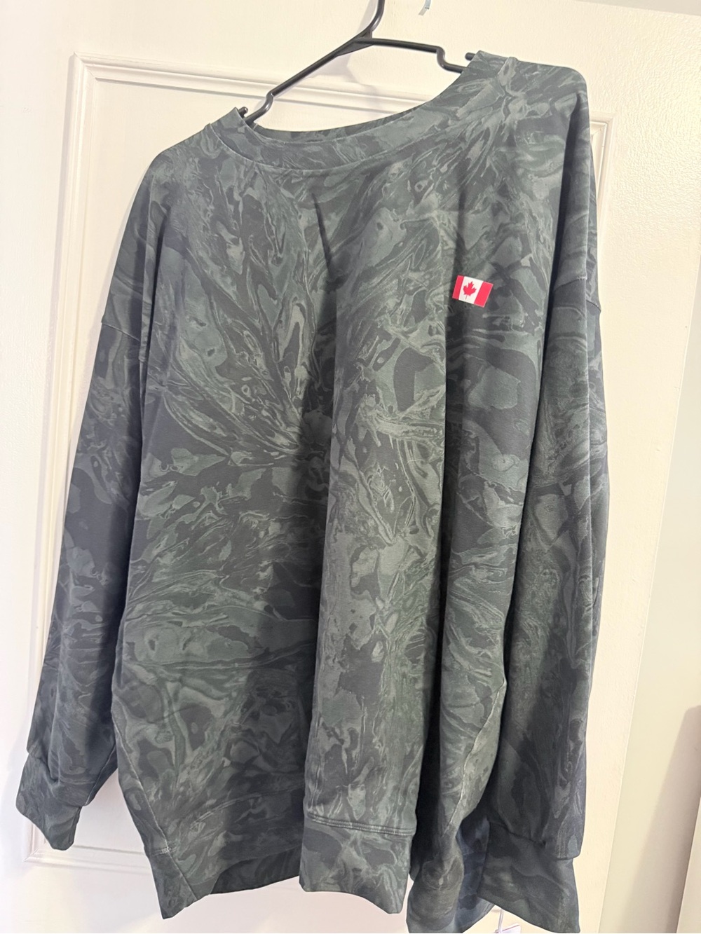 lululemon athletica Marble-Pattern Green Crewneck with Canada Flag